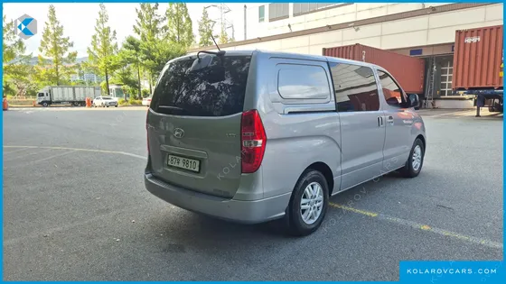 HYUNDAI STAREX 5-SEATER VAN
