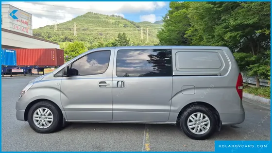 HYUNDAI STAREX 5-SEATER VAN
