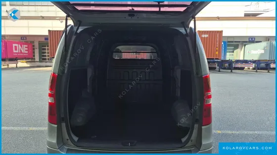 HYUNDAI STAREX 5-SEATER VAN