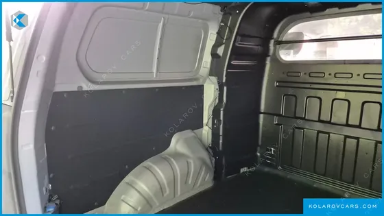 HYUNDAI STAREX 5-SEATER VAN