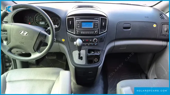 HYUNDAI STAREX 5-SEATER VAN