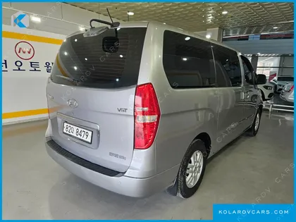 HYUNDAI STAREX 5-SEATER VAN