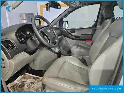 HYUNDAI STAREX 5-SEATER VAN