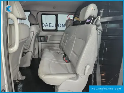 HYUNDAI STAREX 5-SEATER VAN