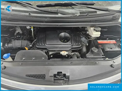 HYUNDAI STAREX 5-SEATER VAN