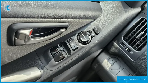 HYUNDAI STAREX 12-SEATER WAGON