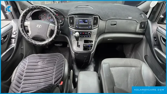 HYUNDAI STAREX 5-SEATER VAN