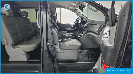 HYUNDAI STAREX 5-SEATER VAN