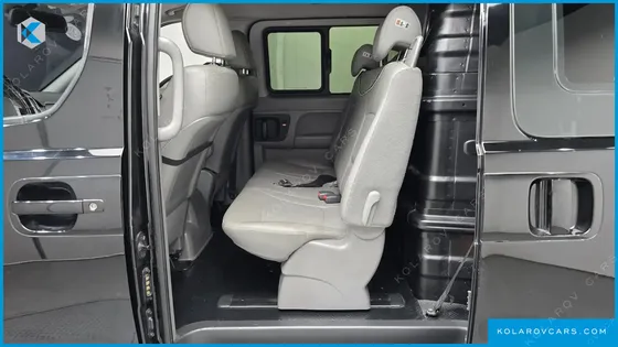 HYUNDAI STAREX 5-SEATER VAN