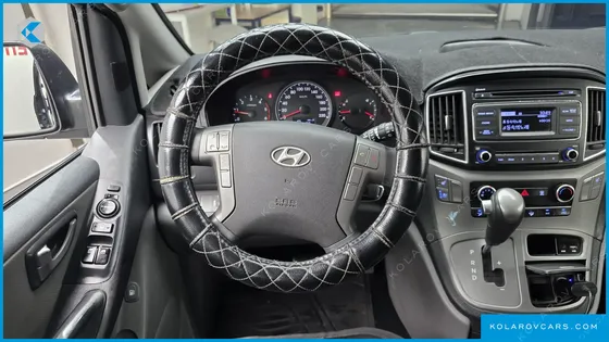 HYUNDAI STAREX 5-SEATER VAN