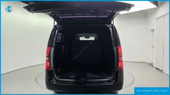 HYUNDAI STAREX 5-SEATER VAN