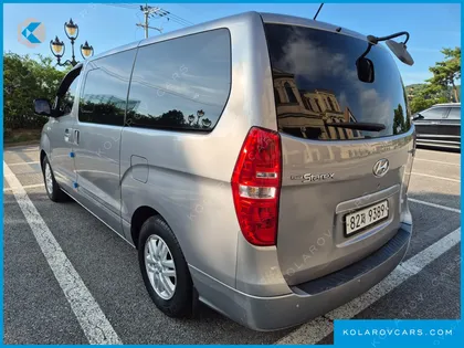 HYUNDAI STAREX 5-SEATER VAN