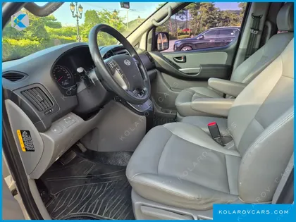 HYUNDAI STAREX 5-SEATER VAN