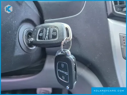 HYUNDAI STAREX 5-SEATER VAN