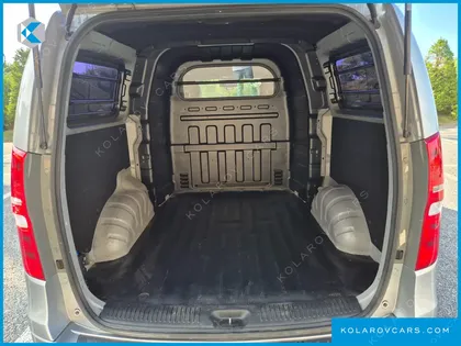 HYUNDAI STAREX 5-SEATER VAN