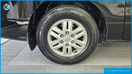 HYUNDAI STAREX 5-SEATER VAN
