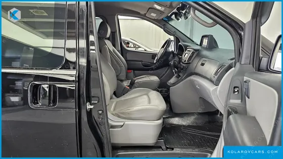 HYUNDAI STAREX 5-SEATER VAN