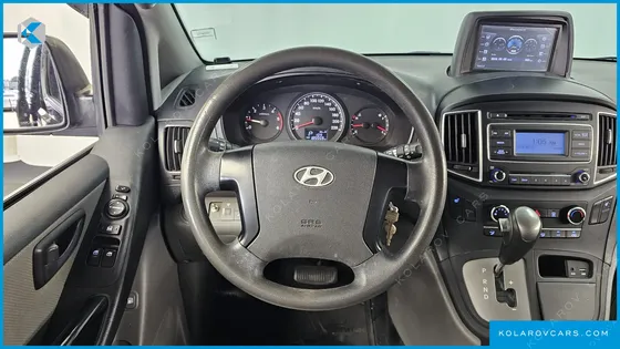 HYUNDAI STAREX 5-SEATER VAN