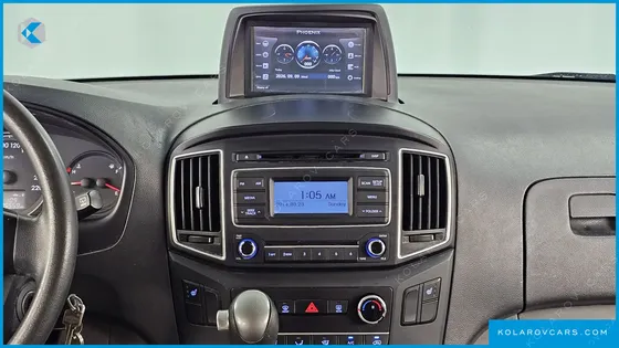 HYUNDAI STAREX 5-SEATER VAN