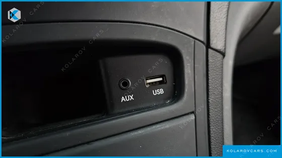 HYUNDAI STAREX 5-SEATER VAN
