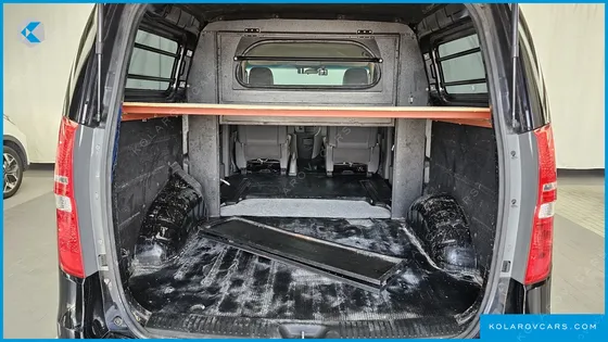 HYUNDAI STAREX 5-SEATER VAN