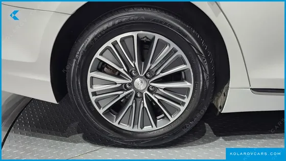 HYUNDAI GRANDEUR PREMIUM