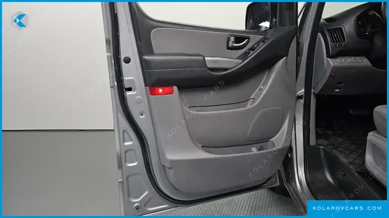 HYUNDAI STAREX 11-SEATER WAGON HVX