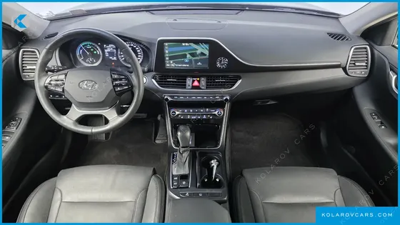 HYUNDAI GRANDEUR PREMIUM