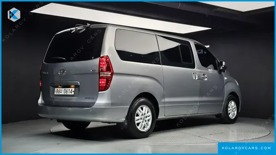 HYUNDAI STAREX 5-SEATER VAN