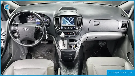HYUNDAI STAREX 5-SEATER VAN