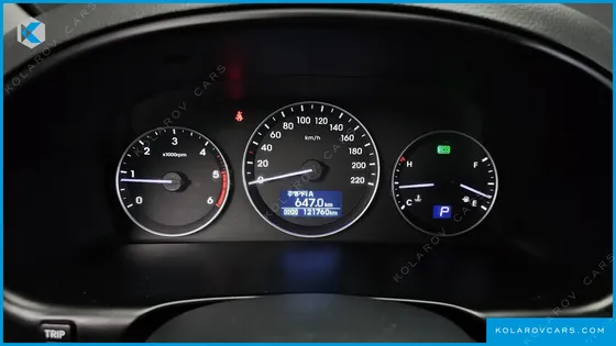 HYUNDAI STAREX 5-SEATER VAN