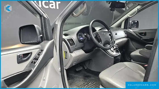 HYUNDAI STAREX 5-SEATER VAN