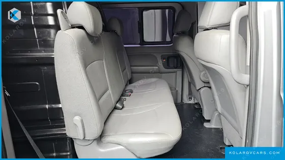 HYUNDAI STAREX 5-SEATER VAN
