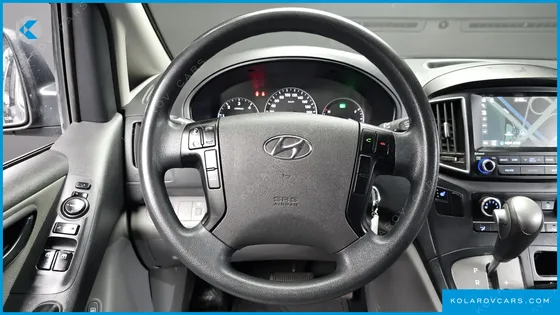 HYUNDAI STAREX 5-SEATER VAN