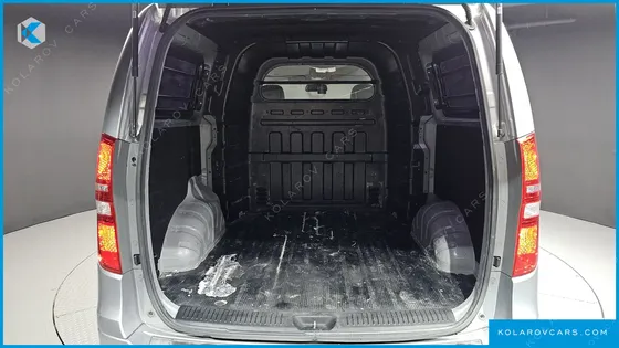HYUNDAI STAREX 5-SEATER VAN