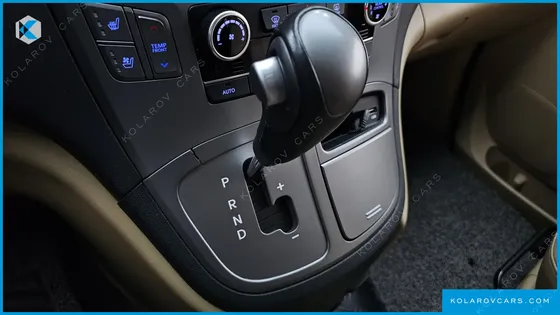 HYUNDAI STAREX 11-SEATER WAGON