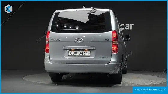 HYUNDAI STAREX 5-SEATER VAN