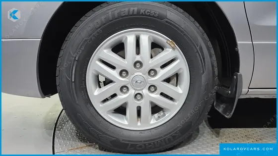 HYUNDAI STAREX 5-SEATER VAN
