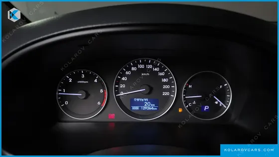 HYUNDAI STAREX 5-SEATER VAN