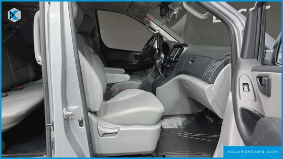 HYUNDAI STAREX 5-SEATER VAN