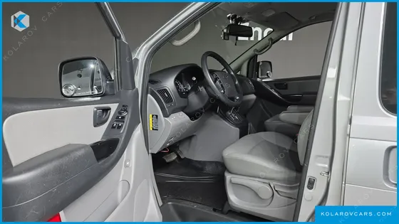 HYUNDAI STAREX 5-SEATER VAN