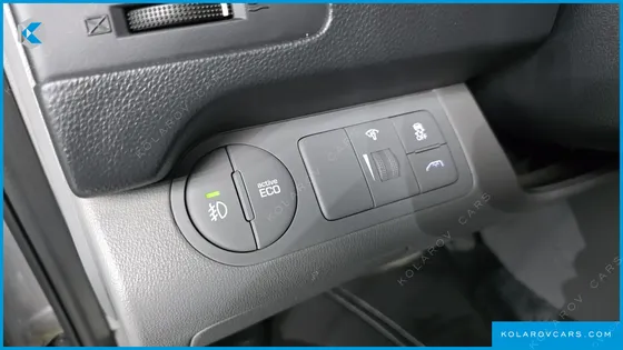 HYUNDAI STAREX 5-SEATER VAN