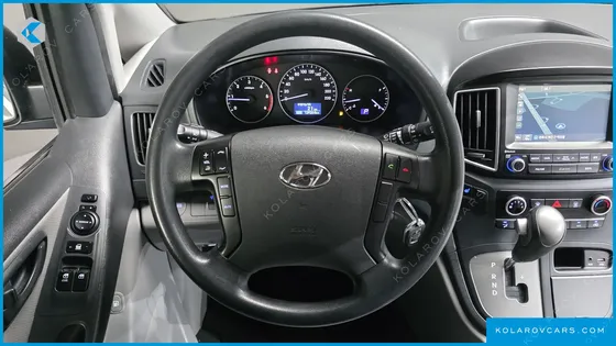 HYUNDAI STAREX 5-SEATER VAN