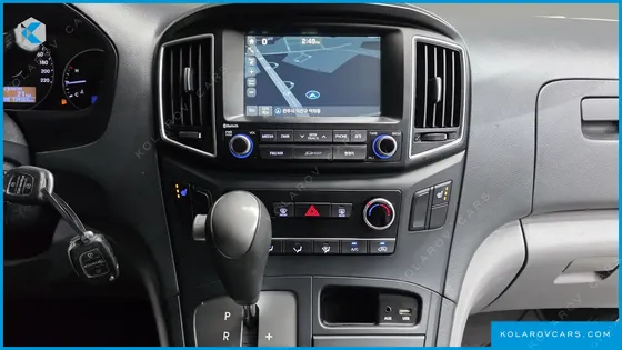 HYUNDAI STAREX 5-SEATER VAN