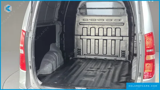 HYUNDAI STAREX 5-SEATER VAN