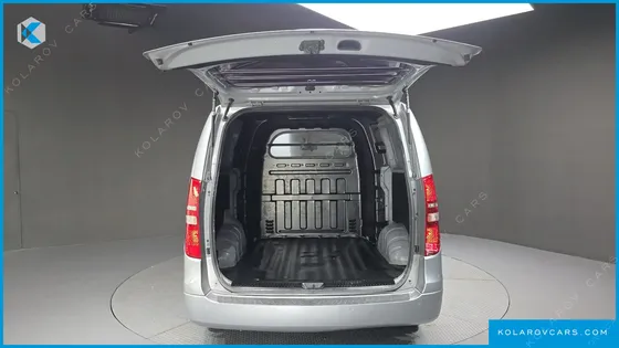 HYUNDAI STAREX 5-SEATER VAN