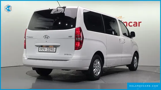 HYUNDAI STAREX 5-SEATER VAN