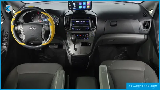 HYUNDAI STAREX 5-SEATER VAN