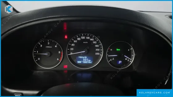 HYUNDAI STAREX 5-SEATER VAN