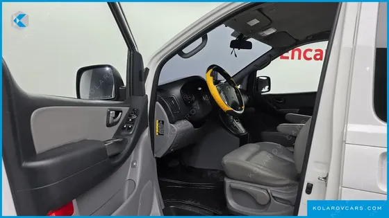 HYUNDAI STAREX 5-SEATER VAN